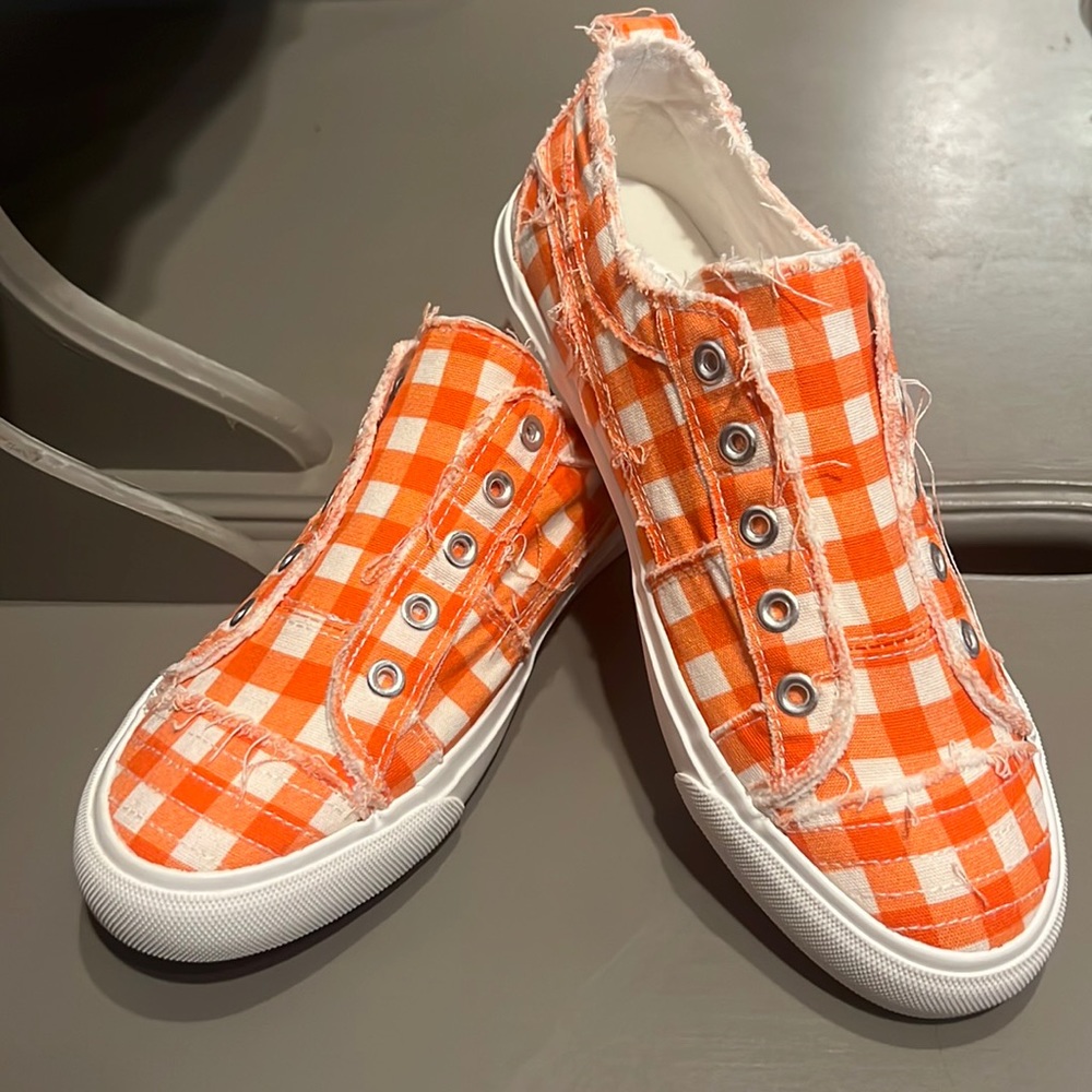 Corky’s Babalu in orange gingham for fall 🍁